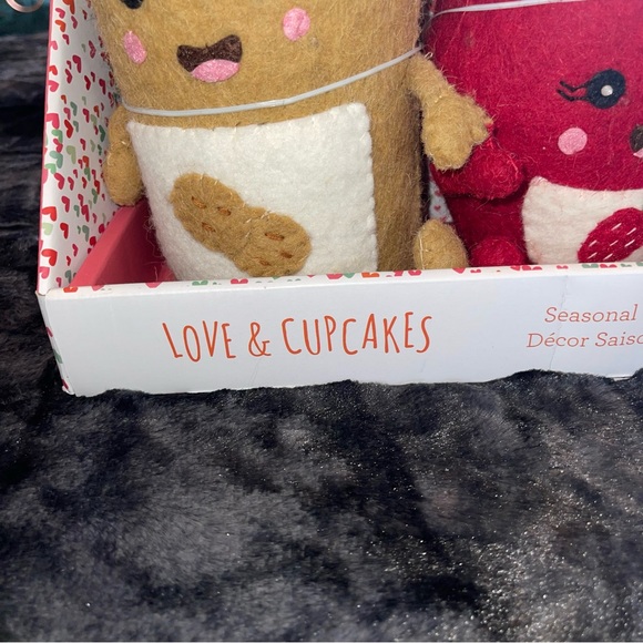 Love & Cupcakes Valentines Decor - Picture 2 of 8